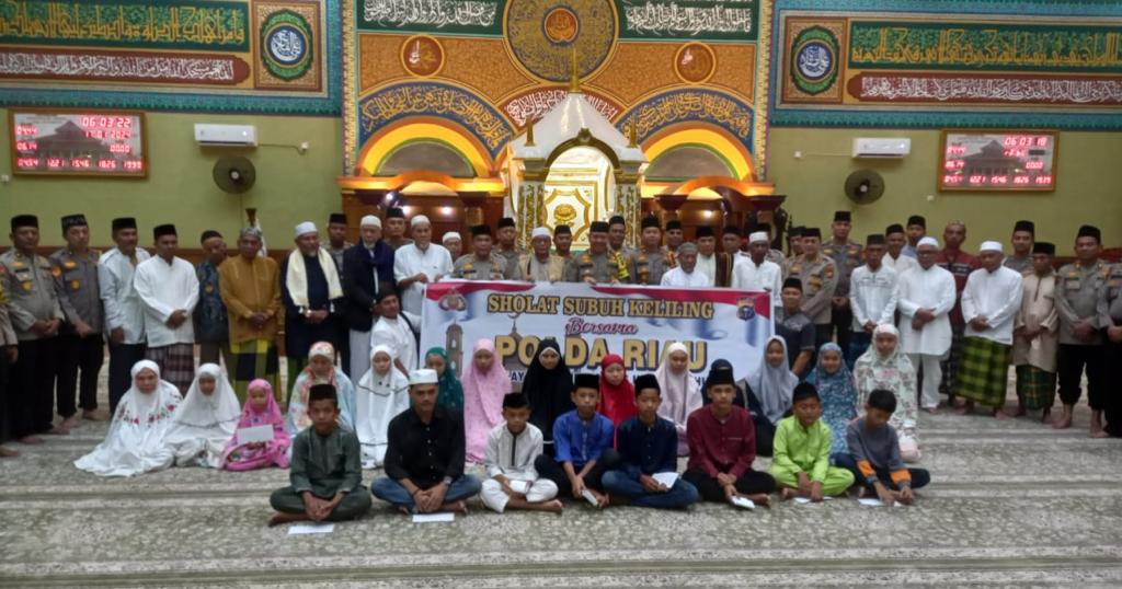 Irwasda Polda Riau Ajak Masyarakat Inhu Ciptakan Pemilu Damai Usai Sholat Subuh Berjamaah